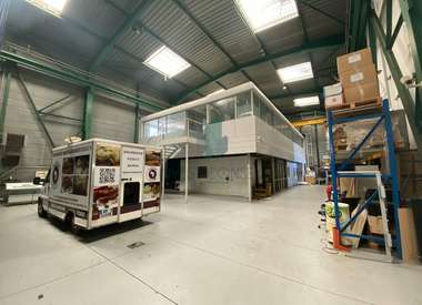 Local d'activité 2300 m²