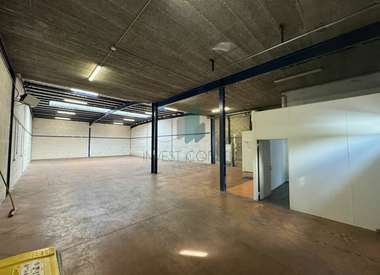 Local d'activité 1009 m²