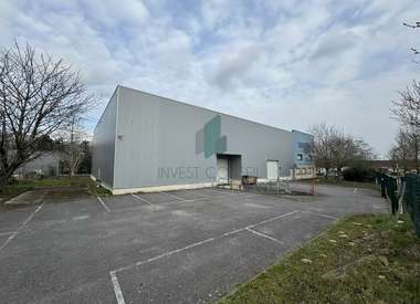 Local d'activité 1135 m²