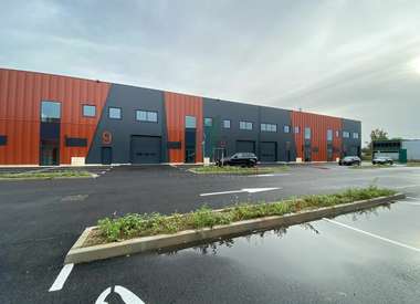 Local d'activité 1215 m²