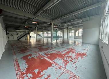 Local d'activité 854 m²