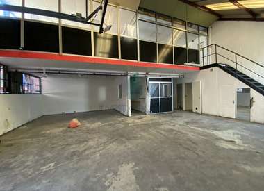 Local d'activité 204 m²