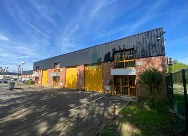 Local d'activité 150 m²