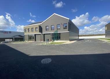 Local d'activité 216 m²