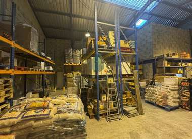 Local d'activité 195 m²