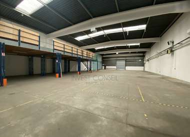 Local d'activité 2390 m²