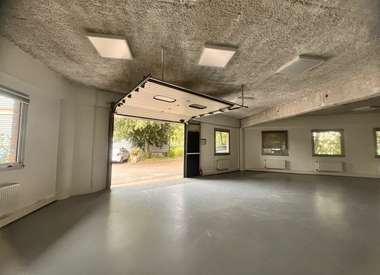 Local d'activité 368 m²