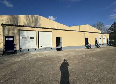 Local d'activité 248 m²